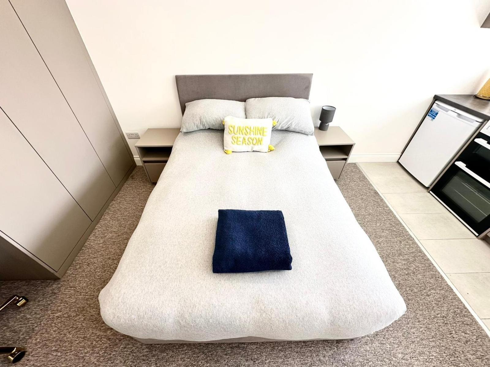 Sunny Modern, Private Apartment,15 Mins To Central London Hendon Eksteriør billede