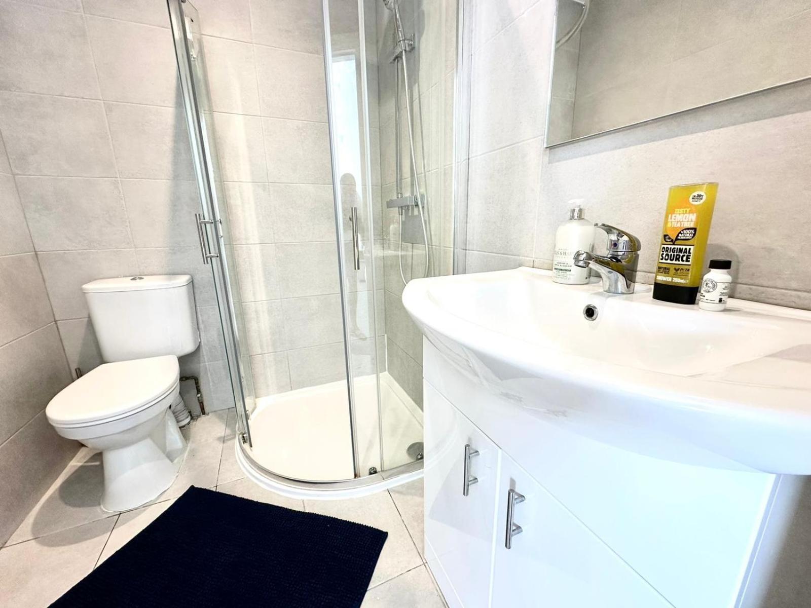 Sunny Modern, Private Apartment,15 Mins To Central London Hendon Eksteriør billede