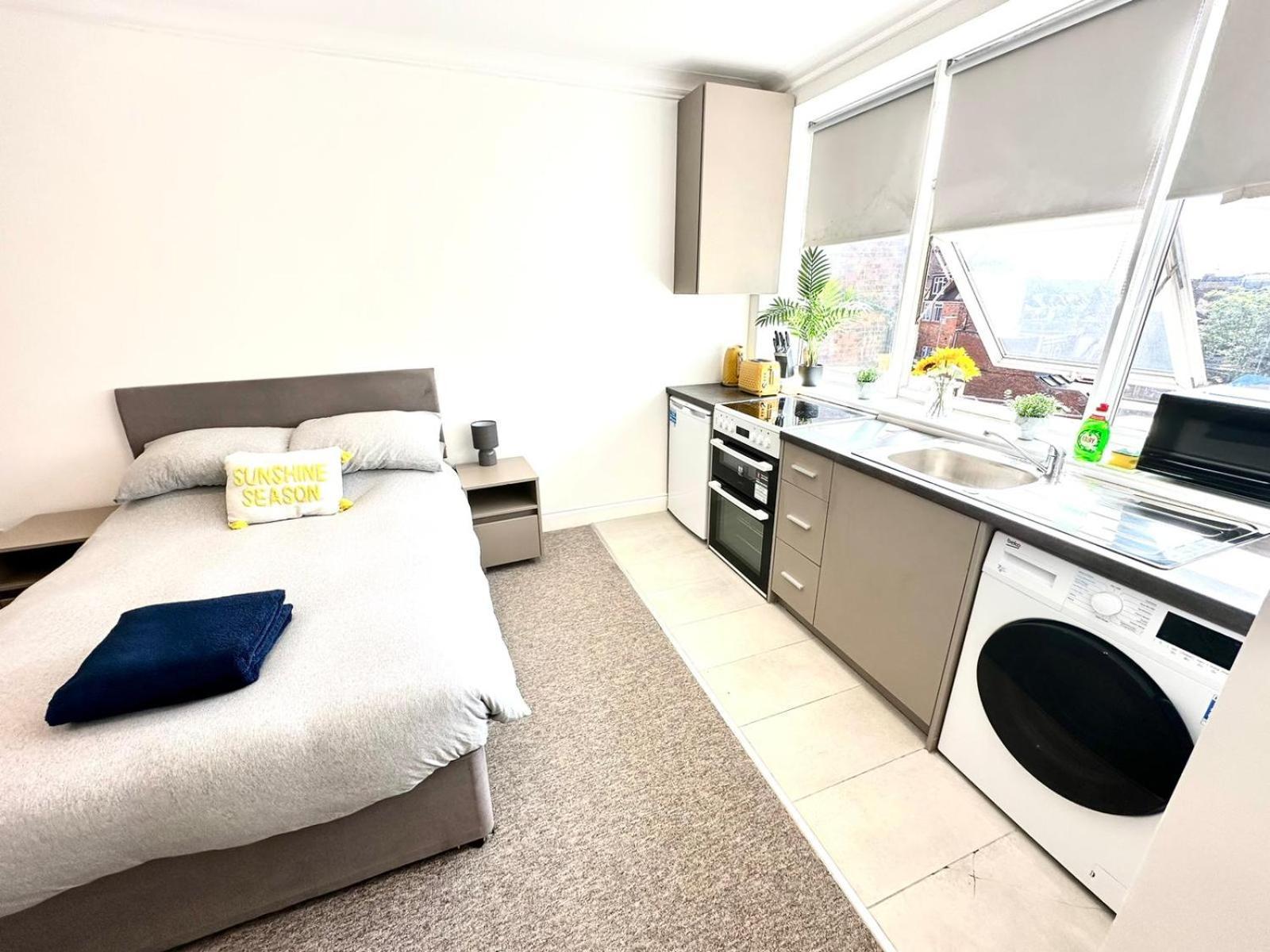 Sunny Modern, Private Apartment,15 Mins To Central London Hendon Eksteriør billede