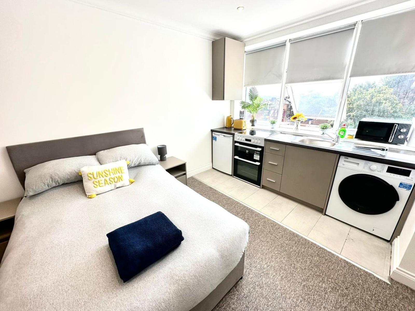 Sunny Modern, Private Apartment,15 Mins To Central London Hendon Eksteriør billede