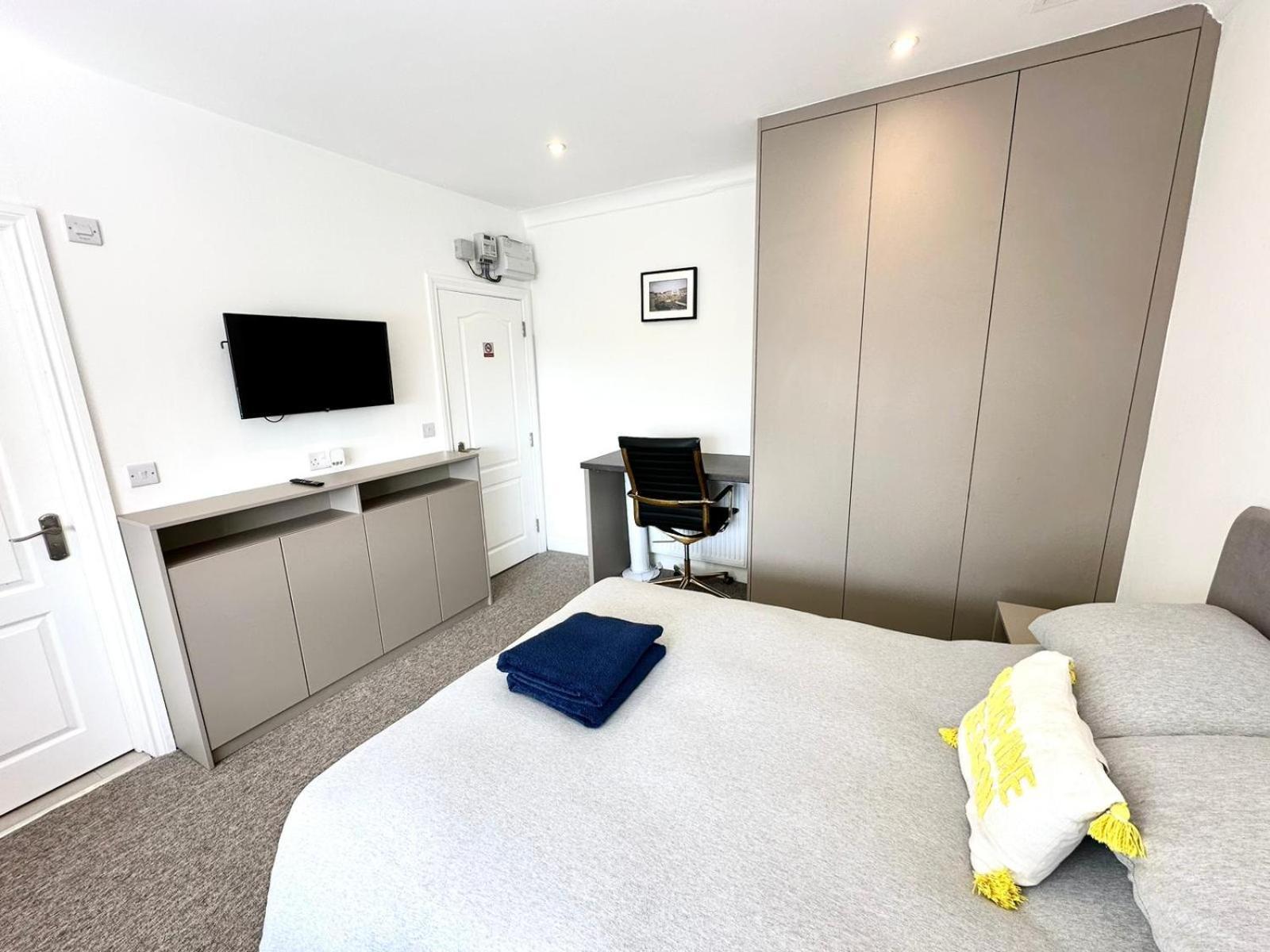 Sunny Modern, Private Apartment,15 Mins To Central London Hendon Eksteriør billede
