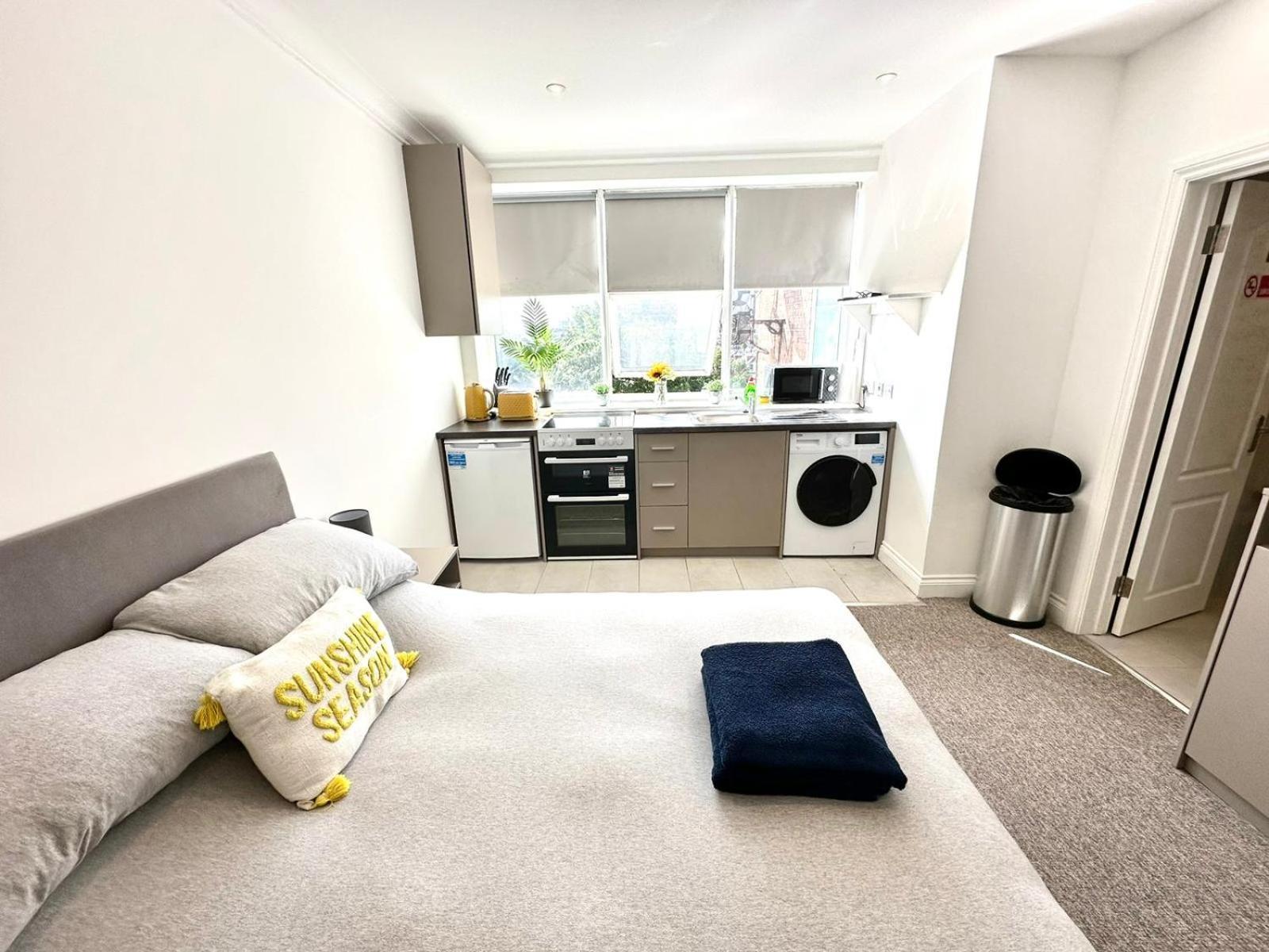 Sunny Modern, Private Apartment,15 Mins To Central London Hendon Eksteriør billede