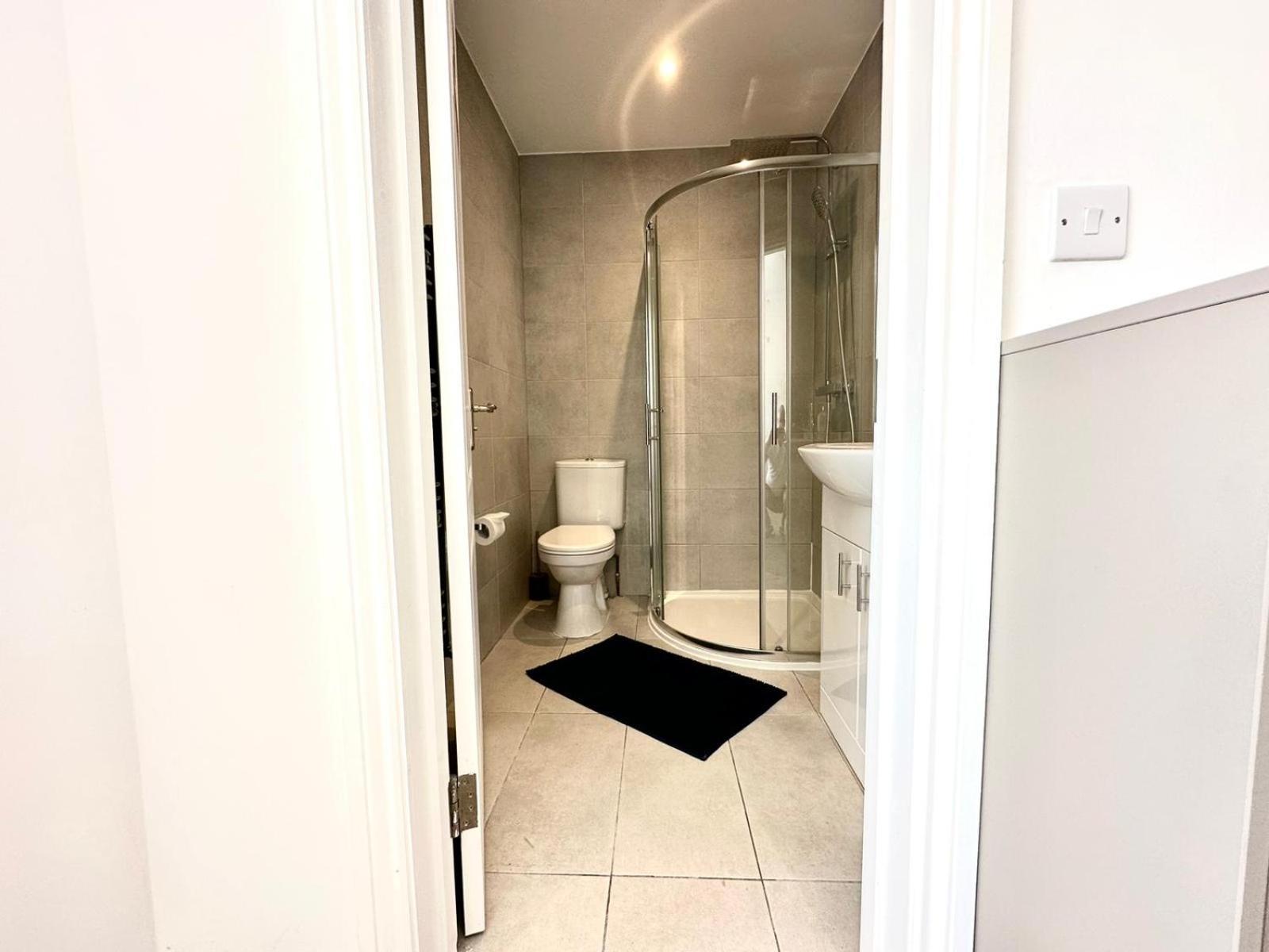 Sunny Modern, Private Apartment,15 Mins To Central London Hendon Eksteriør billede